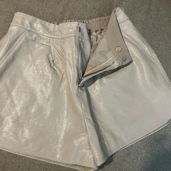 GREY LAB Shiny Cream High Waist Shorts - Picture 2 of 6